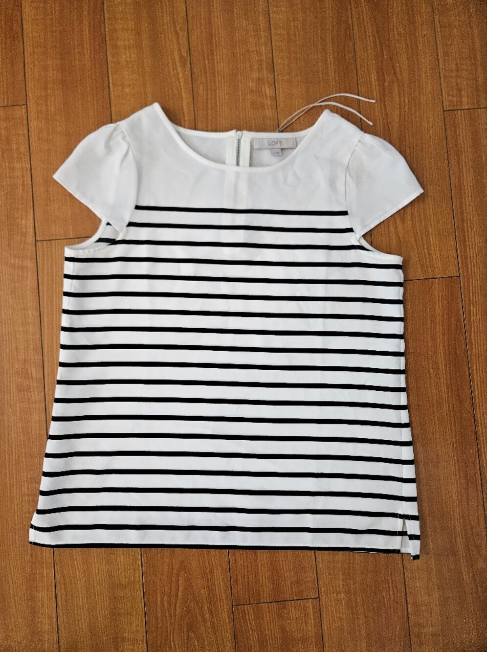 NEVER WORN Ann Taylor LOFT Black/Ivory Stripes Striped Crewneck Blouse Top Sz M